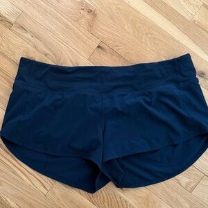 Lululemon 2.5” speed up shorts - Navy - size 10. Like new